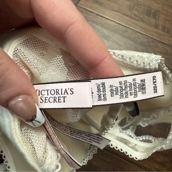 Victoria’s Secret (NWT) Mesh dot longline lace bra - Nude white - Picture 4 of 5